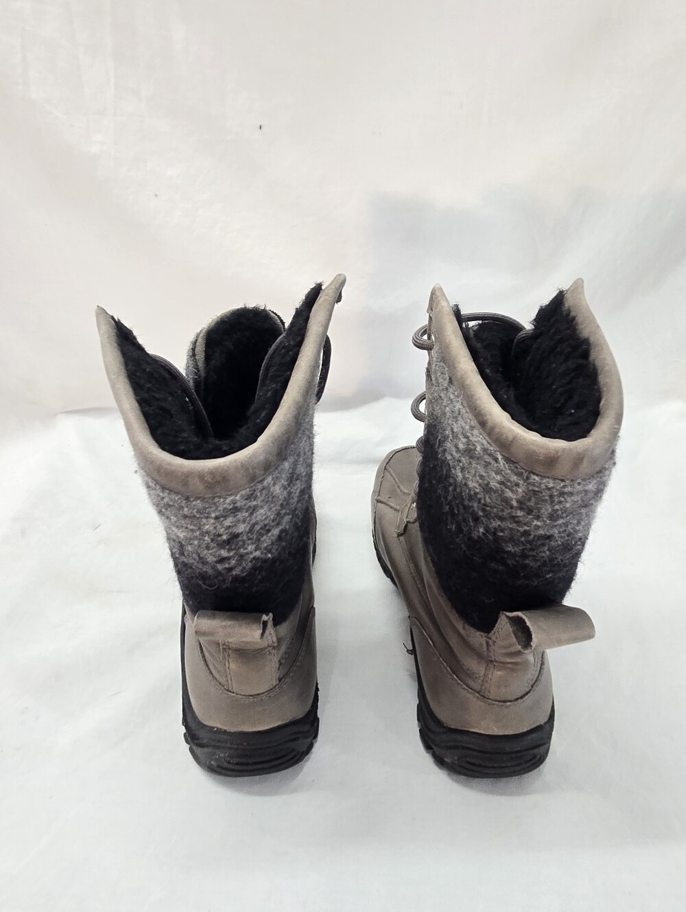 Ugg Women's 6.5 Adirondack II Charcoal Color Snow Boots - Picture 4 of 8